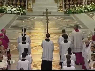 Many people love seeing priests in the media. Others have criticized me very much for being active on social media. Today, I saw this (old video) and I just wanted to share it with you. This was one of the things that brought me to media.
#priestsOnSocialMedia