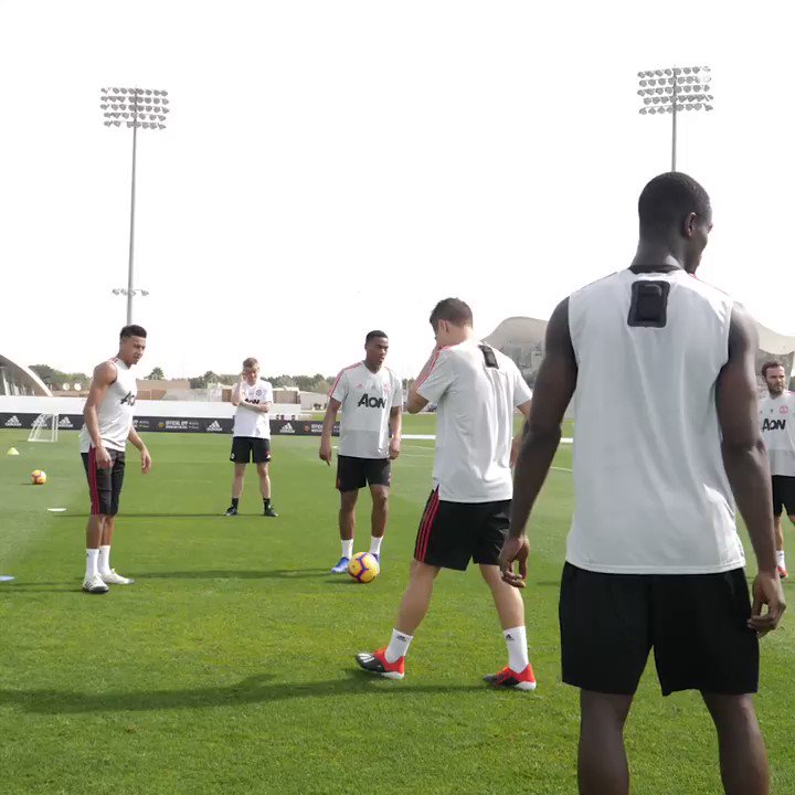 ๐ฅ Look sharp!
It's rondo time... ๐ค #MUFC