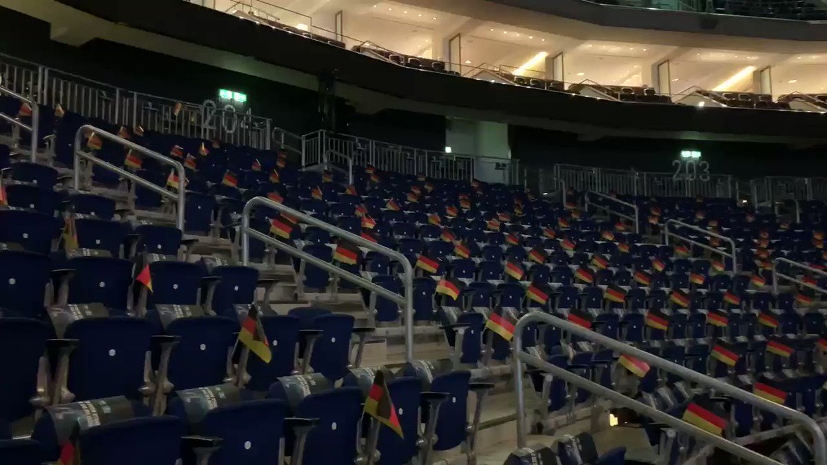 Letzter Feinschliff in der @MBArenaBerlin! Seid ihr auch schon 🔥 auf #CORGER? #Handball19 #aufgehtsDHB #HeimWM #Handball https://t.co/xr0wmjspOp