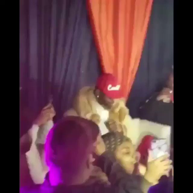 A Sick Fuck performing in front of Sick Fucks!
Last night in Chicago, R.Kelly celebrated his birthday in front of a packed house of Sick Fucks.
This is less than 24 hours ago in
The Chi!
Wow!
Repost from OG @williedlive