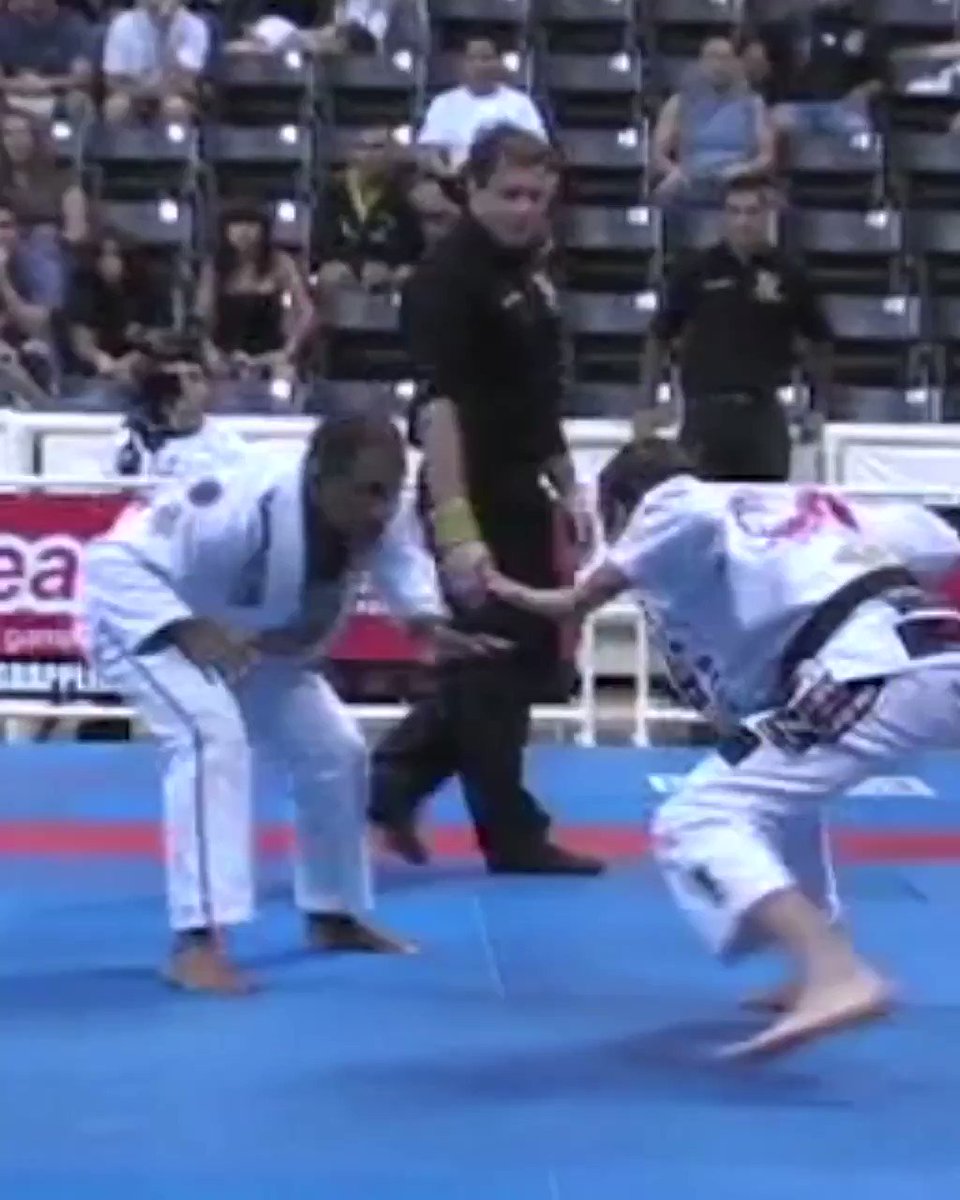 On this #flashbackfriday we went into the archives and pulled up an awesome match between Mario Reis and Wilson Reis in the 2007 IBJJF Worlds. Watch the entire match on our YouTube… http://instagram.com/p/BshRxqiHzIy/ …