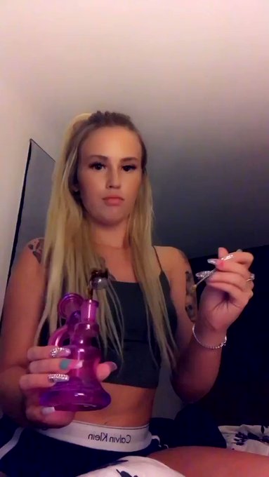Goodnight loves 💜 take a dab and chill https://t.co/KLL69Tm3XE