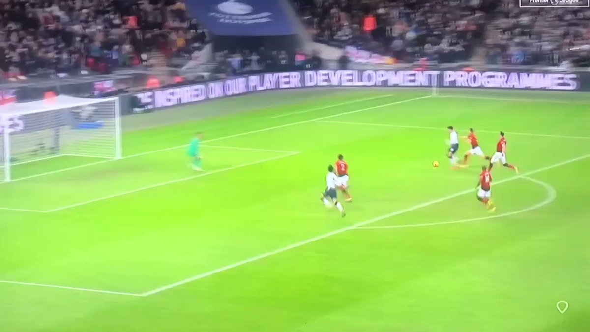 Just look at this from Herrera. A foul, pointing at the ball and appealing to the ref in one fluid movement. Other players can only dream of such natural shithousery...