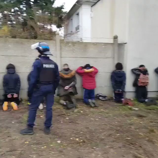 22/ Teenage students who were protesting in recent reforms 3 weeks ago in France have been forced to sit on their knees with their hands behind their heads by police, and some zipped up with Cable tie around their hands.