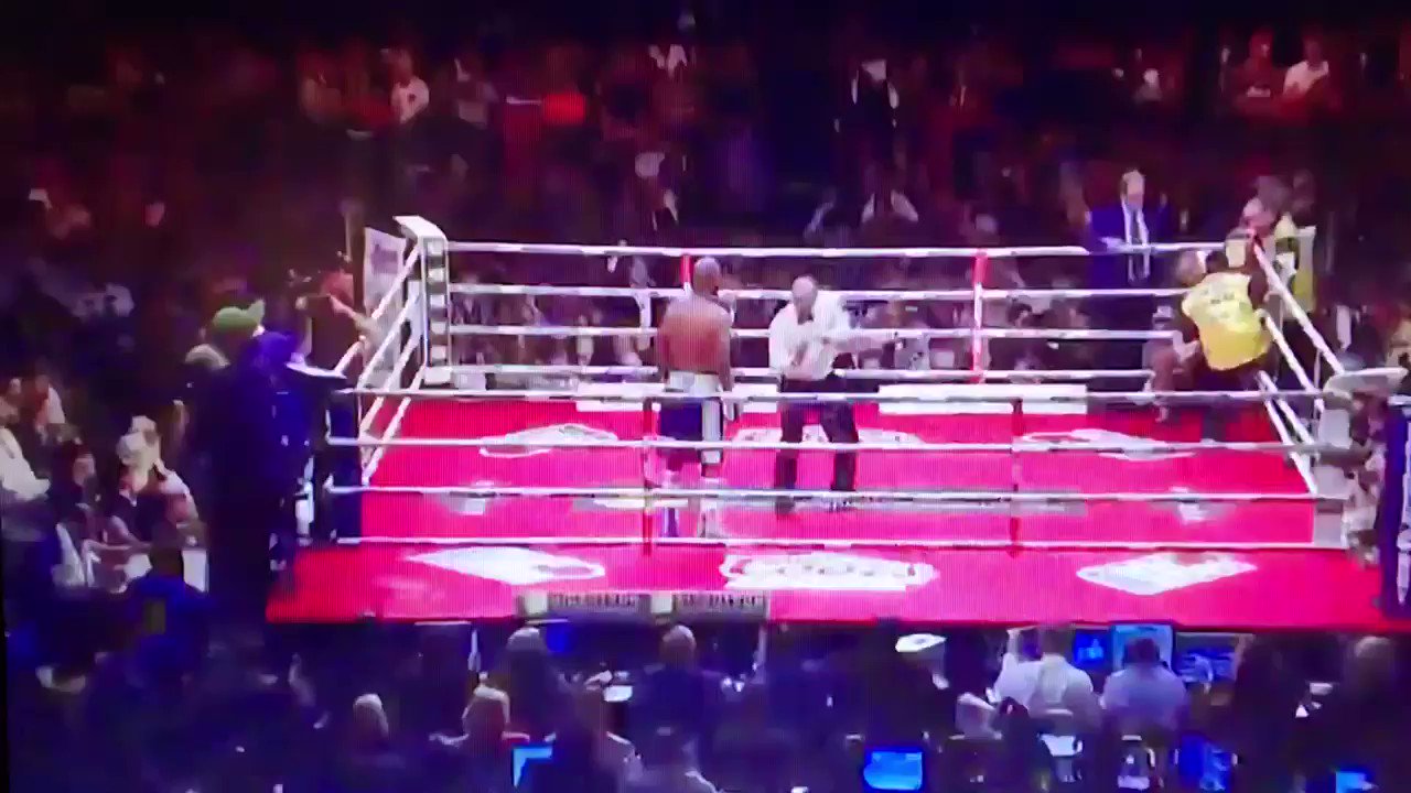 Happy birthday Bernard Hopkins. 54 years young today  