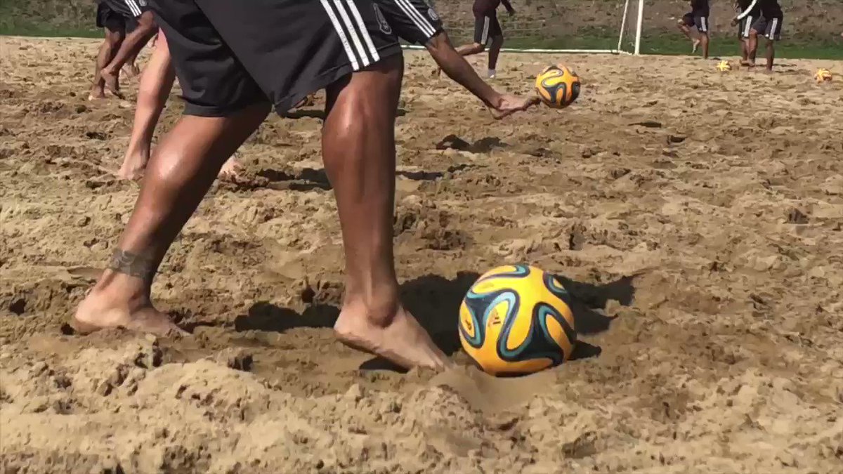 #FutbolPlaya | ¡Esfuerzo! 💯
Duro entrenamiento en la 🏖 del CAR = 😍.
#PasiónyOrgullo