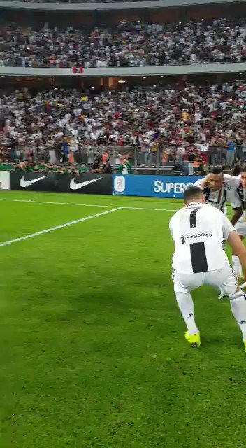 Say "SIIIIIIIIIIII!!!" ๐ธ๐ช๐
#SuperJuve #JuveMilan #ForzaJuve