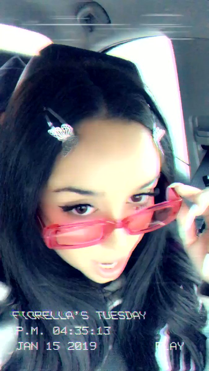 MALA PARIS (@fiorellarose) on Twitter photo 16/01/2019 23:30:46 hola bebe @lunaypr1 hola bebe @lunaypr1