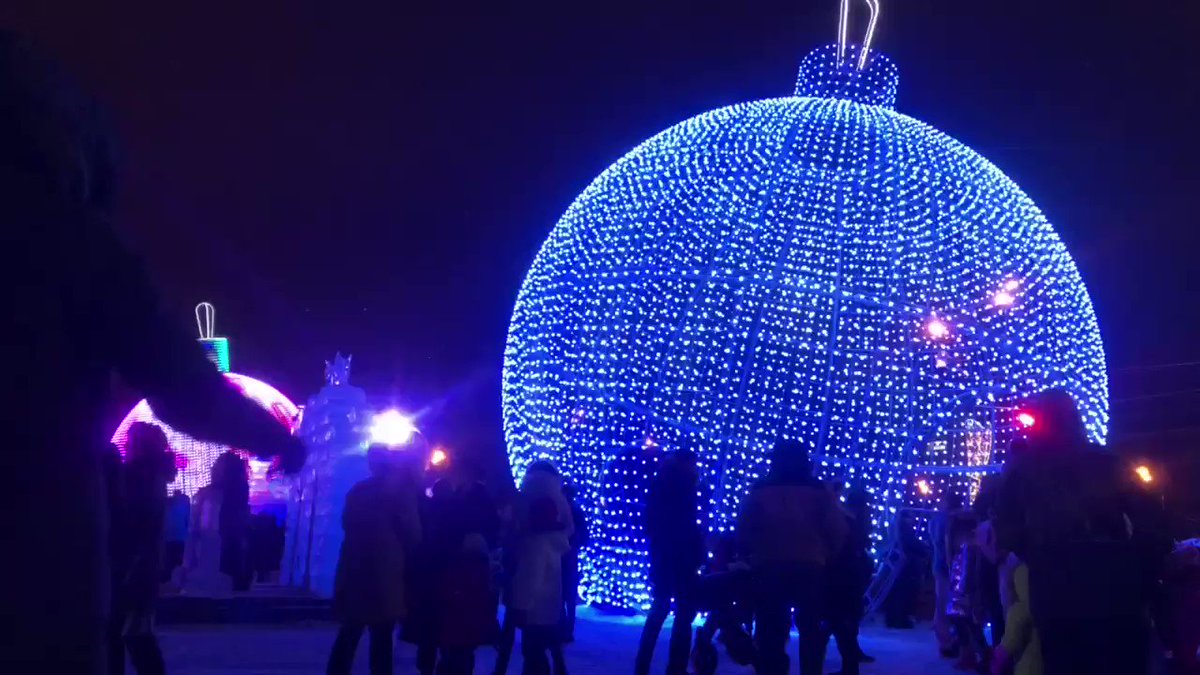 Giant baubles, sizzling sausages & a St Basil’s carved out of ice. Wintry Moscow by night. The music is ‘Winter Evening’ by Boris Terentyev & Mikhail Isakovsky. Day 4 of #RussianWinterWeek. More sub-zero Russian sounds on @BBCRadio3 Breakfast after 8 every day this week.