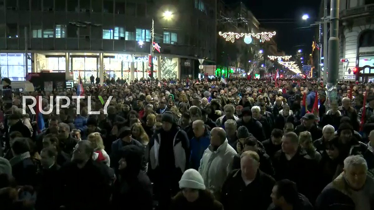 Serbian citizens welcome #Putin to #Belgrade
LIVE: http://bit.ly/2FGaW2iΒ