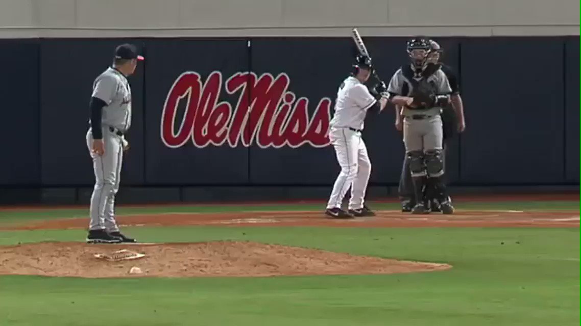 With college baseball around the corner let’s flash back to this intentional walk walk off bomb!😱 #fbf