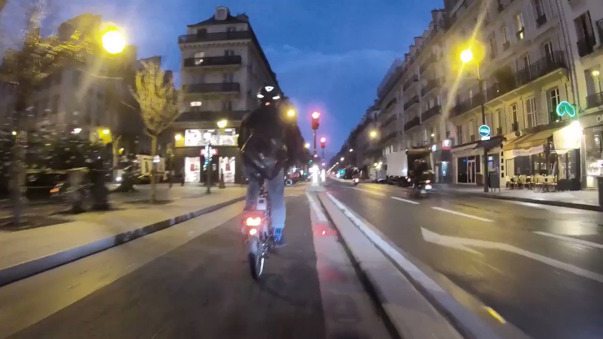 Un matin, sur la piste cyclable rue de Rivoli #velotaf