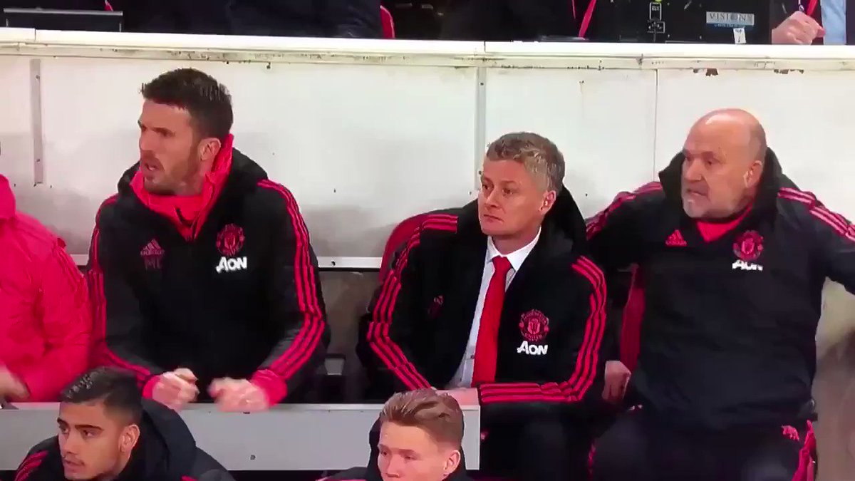- صباح اليونايتد ♥️.
صباح عودة الحياة لمسرح الأحلام ..
#Matchday
#MUFC