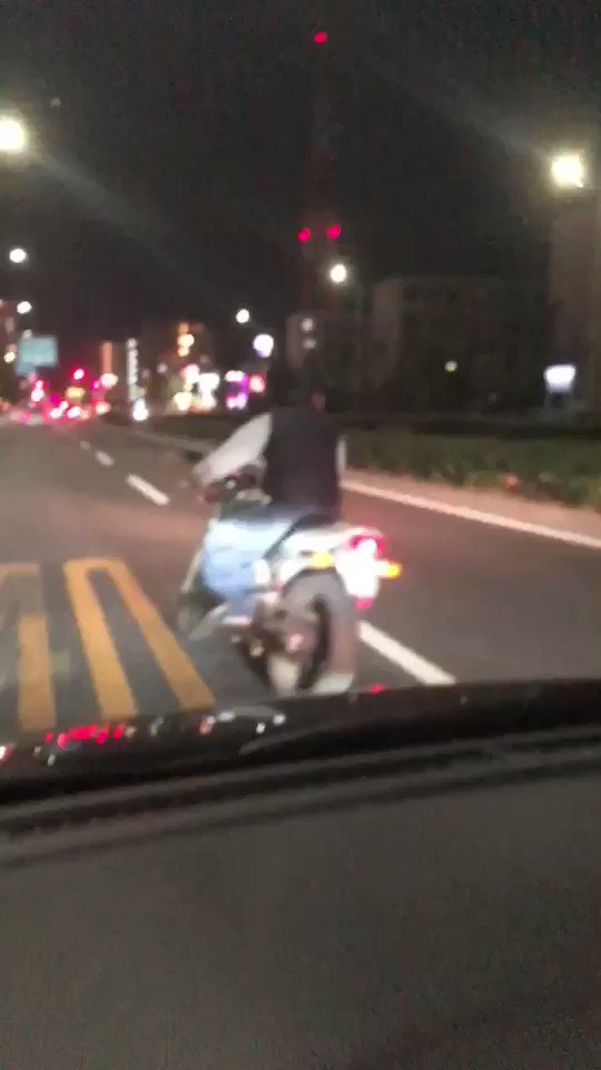 煽り運転に天罰？後続車にしつこくちょっかいをかけ続けたバイクの末路