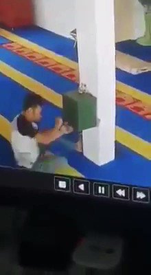 Bila kau merompak then putus asa... pastu dapat bawk balik hamper pulak as a rewardπ€£π€£π€£π€£commentator pakcik2 ni pun dekah aku tgk