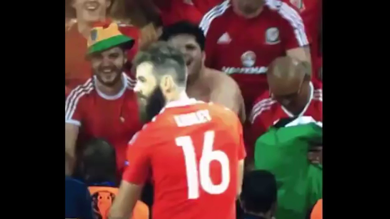  HAPPY BIRTHDAY Joe Ledley turns 32 today. 

Here\s a compilation of some of his weirdest dances... 