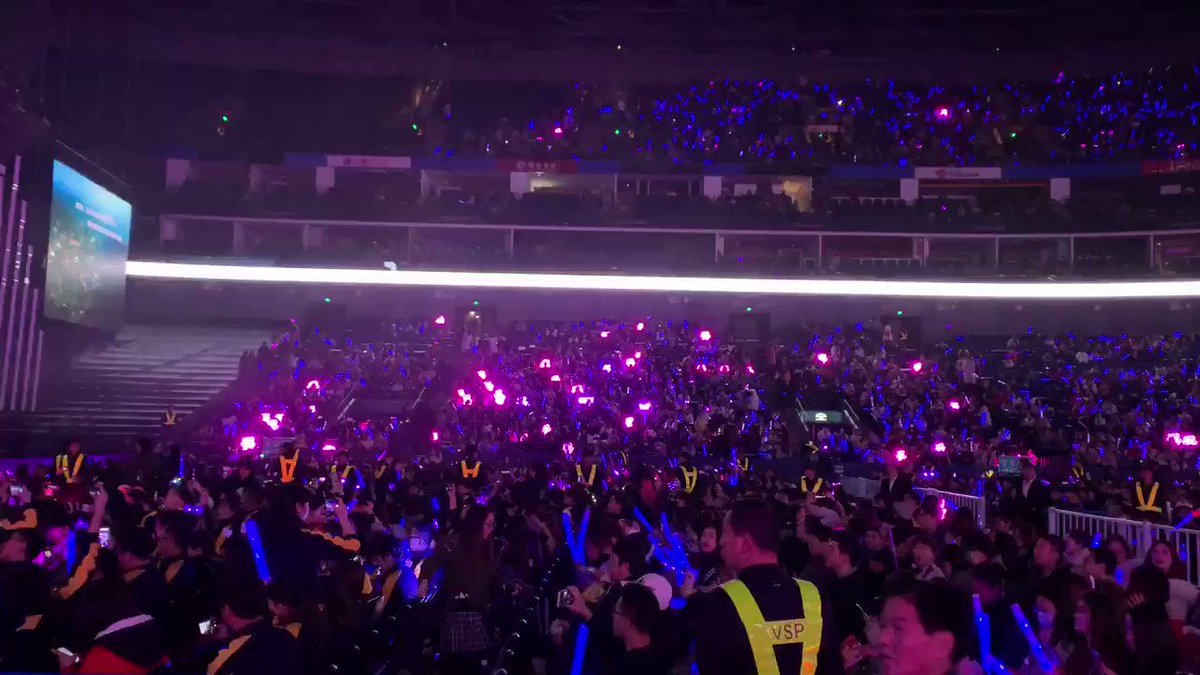เริ่มแล้วนะ @layzhang #张艺兴 #อี้ชิง #LayZhang #Samsung #GalaxyA8s #LayXSamsung