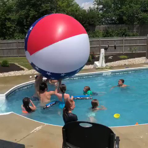 Block or charge?🏀🤷♂️💦☀️💥
(re-up via @overtime 😊)