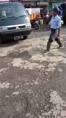 Sebuah kerusuhan
@twitkocheng
Source : Facebook