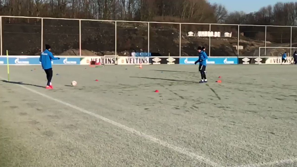 Auch auf Frost läuft die Kugel 👉🏼 @Omarmascarell39 ⚽️ @kono10official #S04