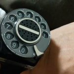 時間を知るときは「117」をダイヤルして聞く腕時計・明和電機の名作