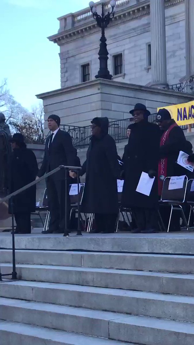 “Lift Every Voice and Sing” kicks off the @scnaacp1 #MLKday celebration at SC state capital.
Fun fact: @CoryBooker named his podcast after this anthem, listen here: https://itunes.apple.com/us/podcast/lift-every-voice/id1334991206?mt=2&i=1000399887042 …