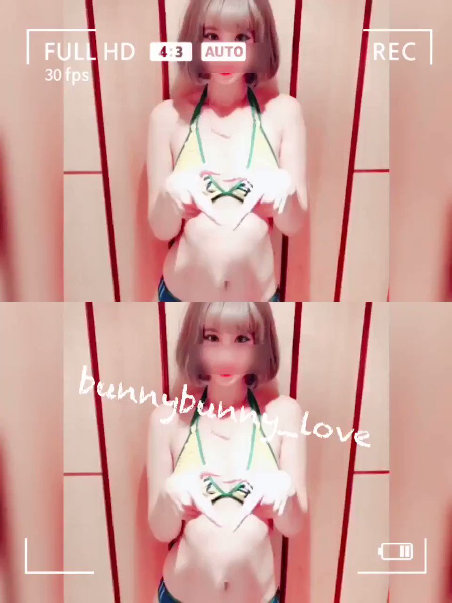 “insomnia☕️
之前的鮑伯頭還是現在的髮型哪個比較好看呀👀

最近太～～～～冷了⛄️⛄️⛄️...