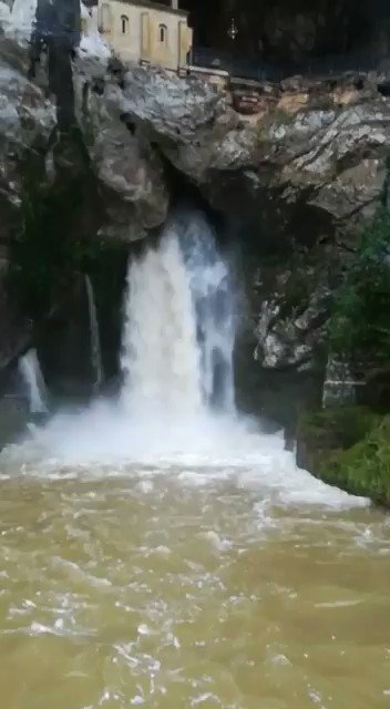 Así amanece el chorrón de #Covadonga en Asturias