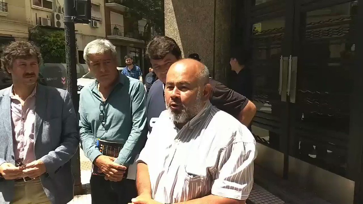 #Hoy #CLATE Embajada de Guatemala en Bs As, por la libertad del Sec. gral del Sindicato de Trabajadores de la Salud de #Guatemala, Luis Alpirez y Regina Ruano, entre una decena más de compañeros detenidos en ese país.
Intervención del Sec. Gremial #ATE Nacional Mario Muñoz