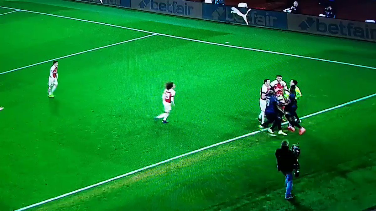 Lingard wasn't having it from the players and the fansπ