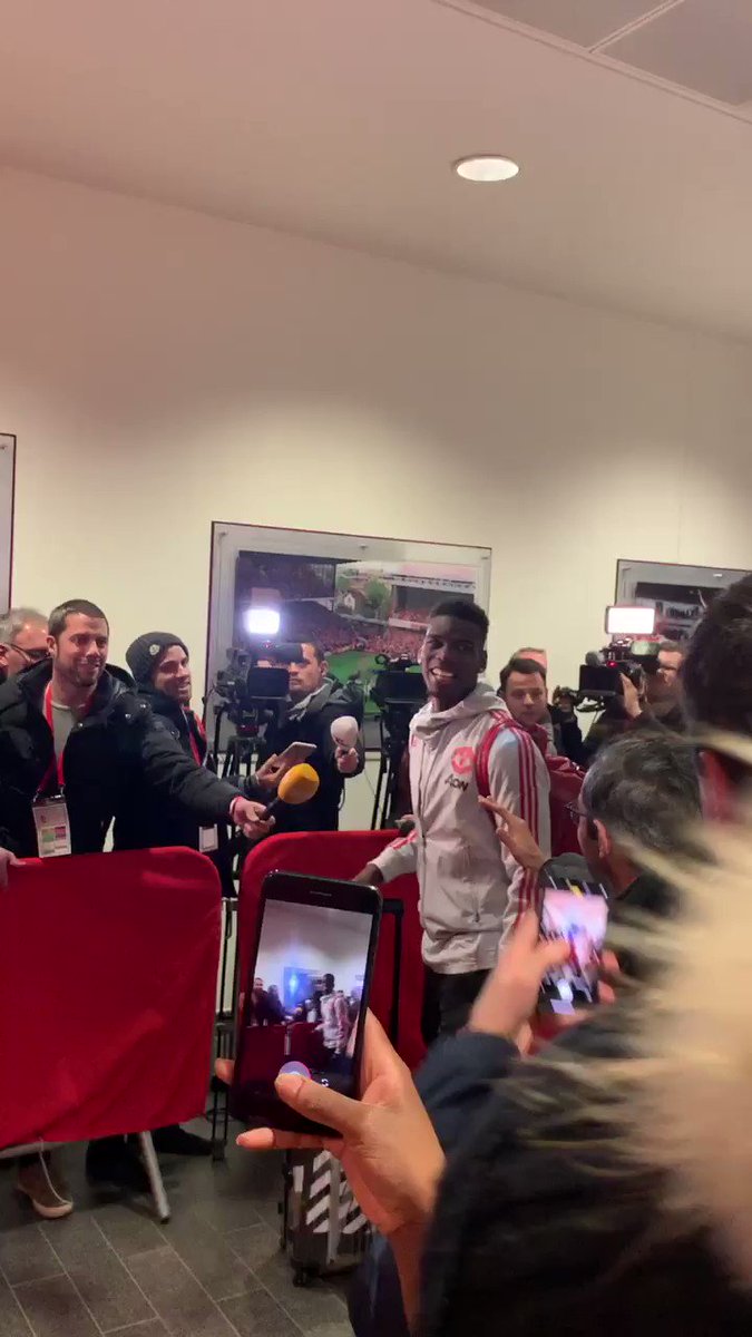 Ian Wright: “Paul Pogba! I do love you!”
Arsenal fan: “Na, we don’t love him!”
Ian Wright: “Yeah man, we love Paul.”
🎥 @ManLikeTan