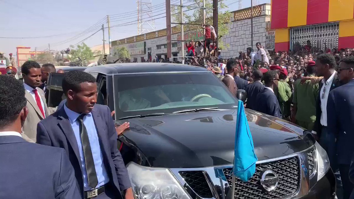 Madaxweyne Farmaajo iyo wafdiga uu hoggaaminayo oo gaaray Garowe ayaa soodhaweyn diirran waxaa ku qaabilay madaxda Dowladda Puntland iyo guud ahaan dadweynaha Garowe.