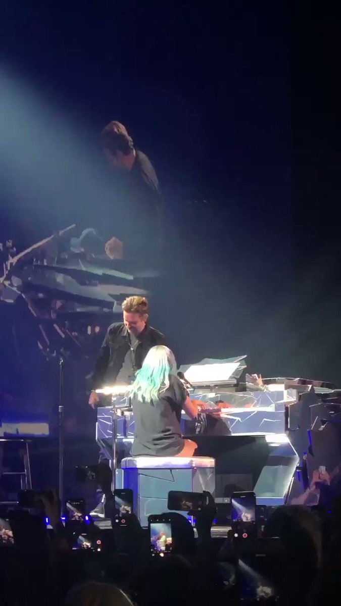 BRADLEY COOPER AND LADY GAGA SINGING SHALLOW LIVE??? MY DREAM CAME TRUE??? I'M SCREAMING???