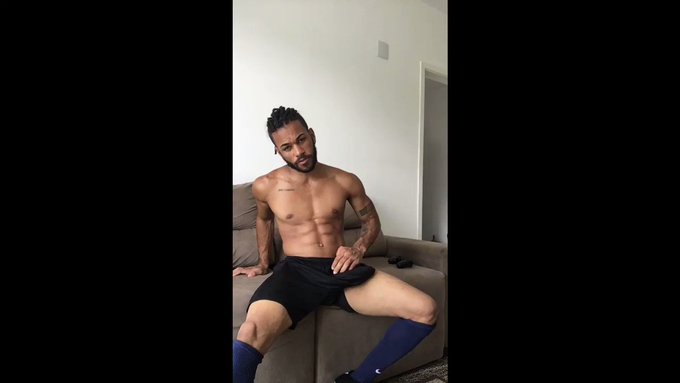 Fiquei sabendo que vocês tem um baita tesão em jogadores, verdade? https://t.co/j1lXk1AZEN