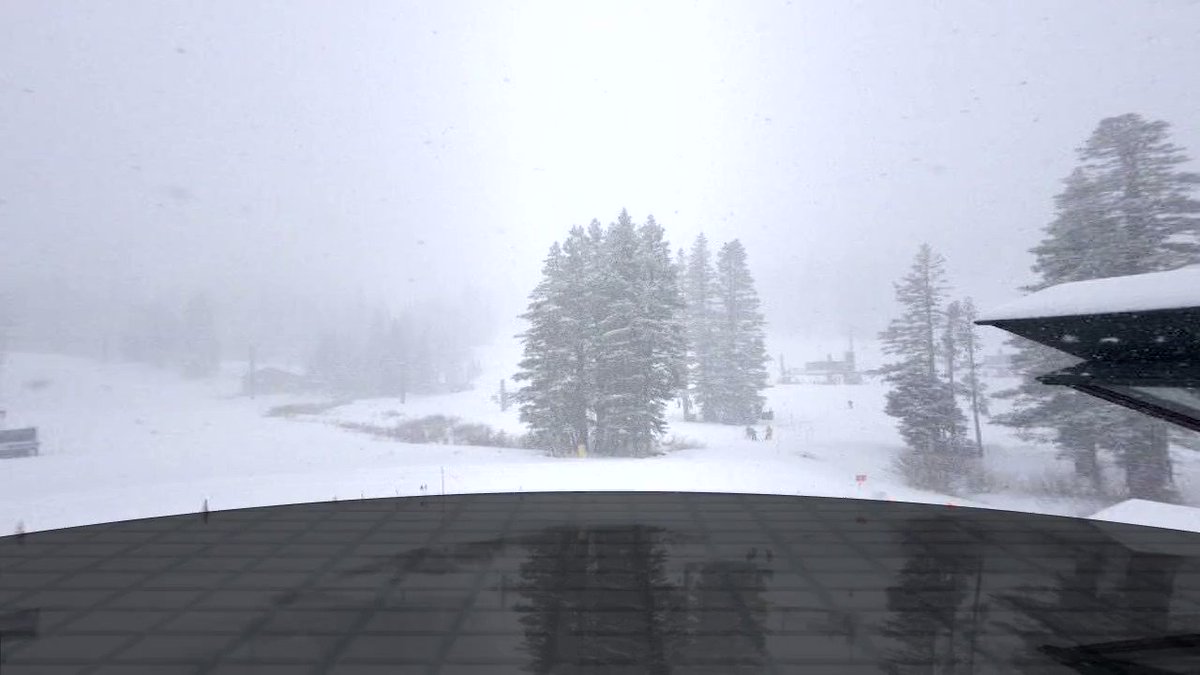 TRAVEL ALERT: Thinking of going up to mountains? Go in the next few days. Travel will be tough between FRI PM-MON AM when heavy snow falls. #Sierra #Tahoe