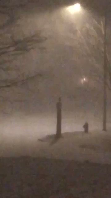 Squall coming through in Peabody, Ma. @crankywxguy @WxManAJB @ericfisher @AccuRayno @BarryWBZ feel free to use!