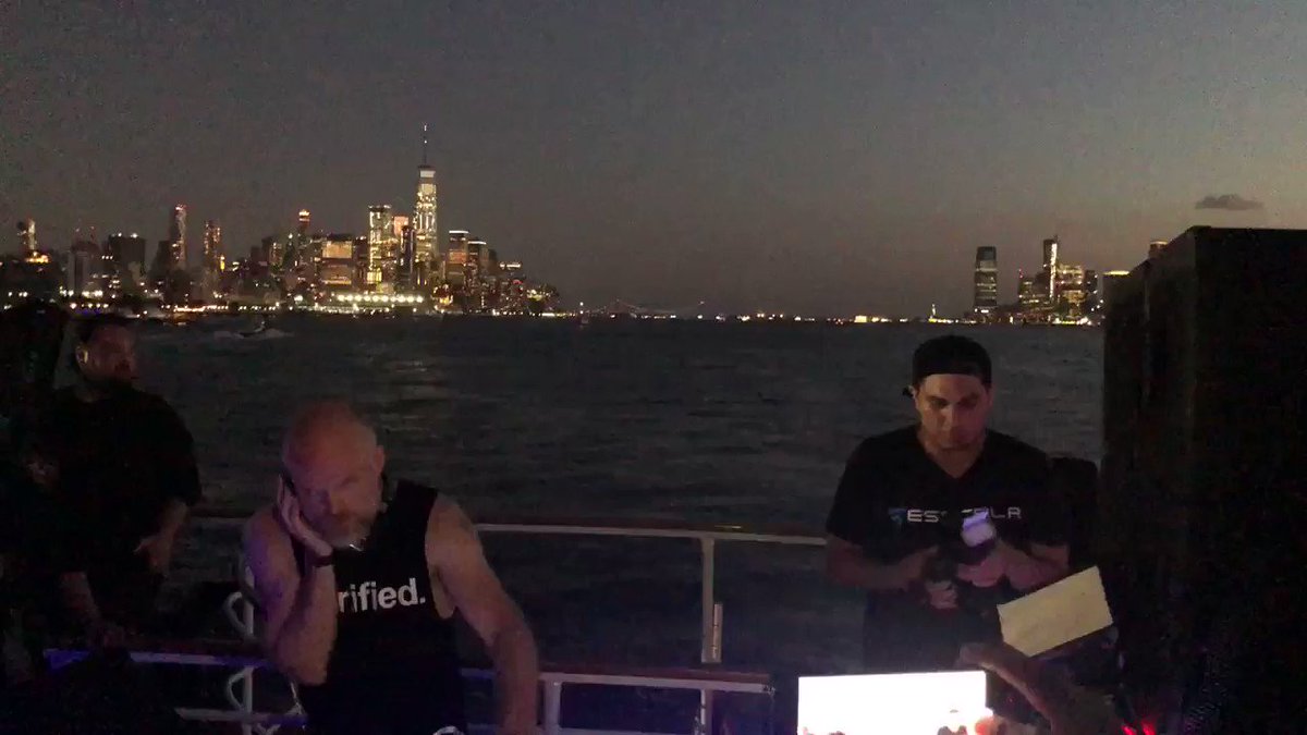Thanks for this beautiful set in Manhattan,NY party boat @richsolarstone see you tomorrow night #Schimanski NY