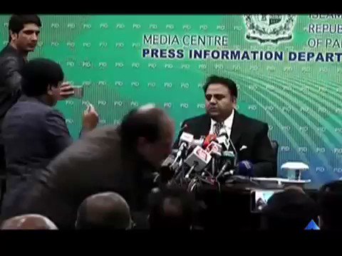جس کھیت سے دہقاں کو میسر نہیں روزی
اس کھیت کے ہر خوشۂ گندم کو جلا دو