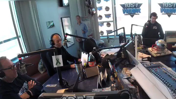 What does @Edelman11‘s #PlayoffBeard smelll like? Former @Patriots WR @DannyAmendola told us! #SBLIII #EverythingWeGot #GoPats @hardy985 @scottzolak @ZoandBertrand @Marc_Bertrand