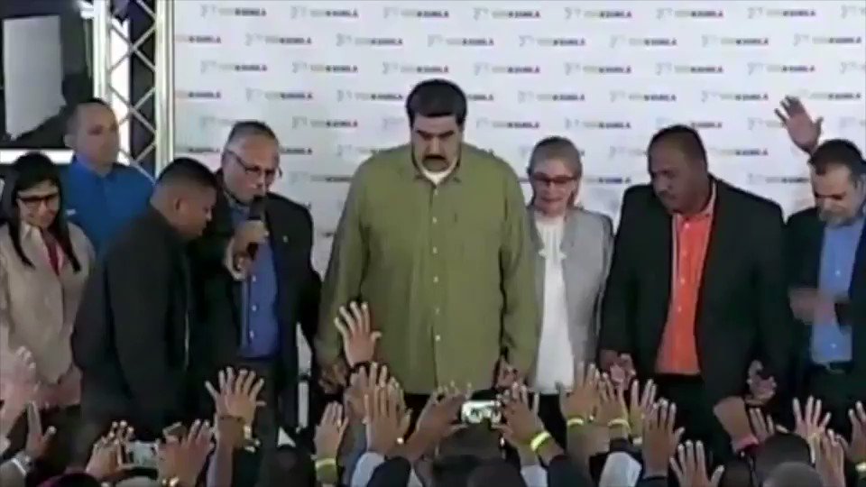 Un rezo por Nicolás Maduro en favor de la patria y otro rezo para López Obrador en favor de la patria, para que ambos tengan sabiduría en la conducción del pueblo.