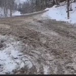 雪道には気をつけてってよく言うけど・・・ブルドーザーが滑ってきたら怖いよ!
