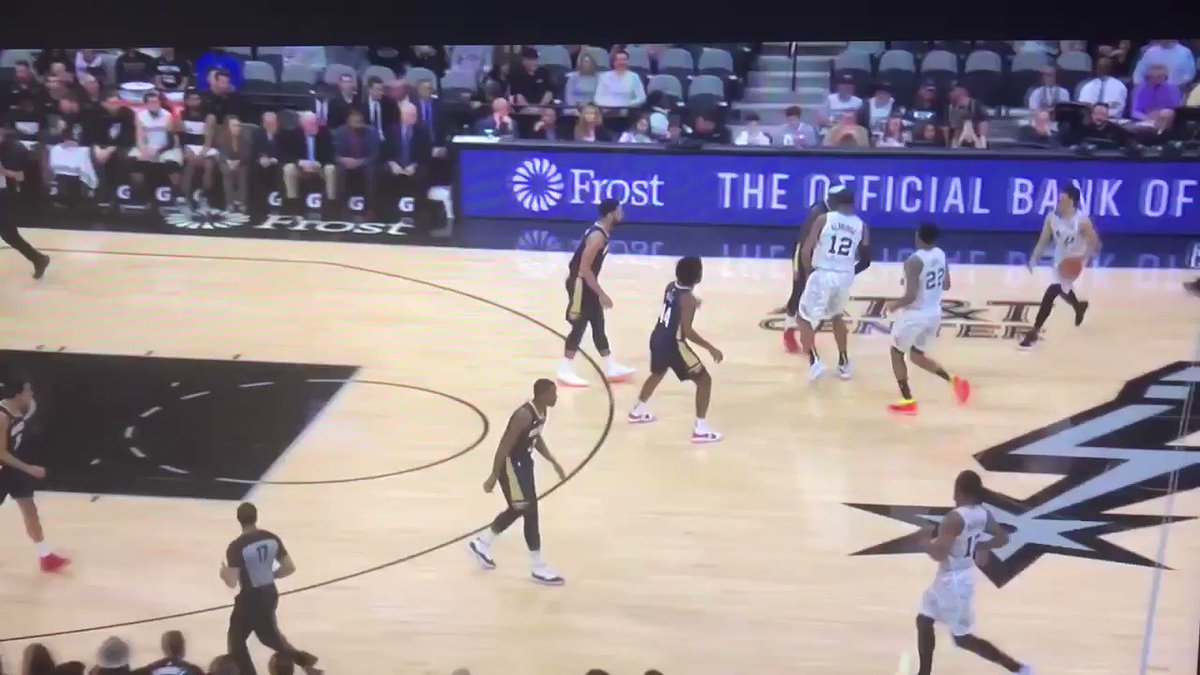 best moment of the NBA season right here
The bats return to the AT&T Center.
Rudy Gay bails.
LaMarcus chucks the ball at it.
Bench throws towels.
*glass shatters*
BAW GAWD HERE COMES THE SPURS COYOTE DRESSED AS BATMAN WITH A NET
AND HE GOT IT!!!