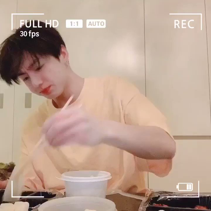🥓🥬🍚
맛있는 거 많이 그시고 즐거운 설 보내세요