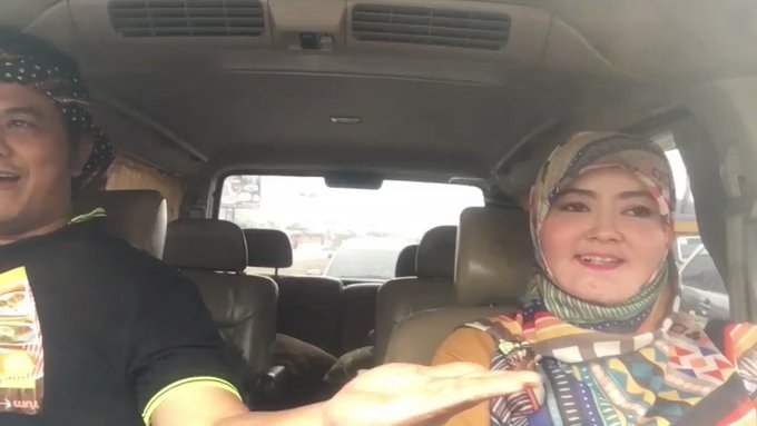 Artis yang juga mantan wakil bupati Garut Cara 'Kocak' Diky Chandra Menghibur Diri Karena Ga Boleh Lewat Tol Yang Bukan Pendukung Jokowi