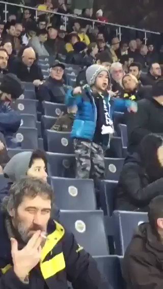 Küçük bir çocukken büyülendim heybetinden...