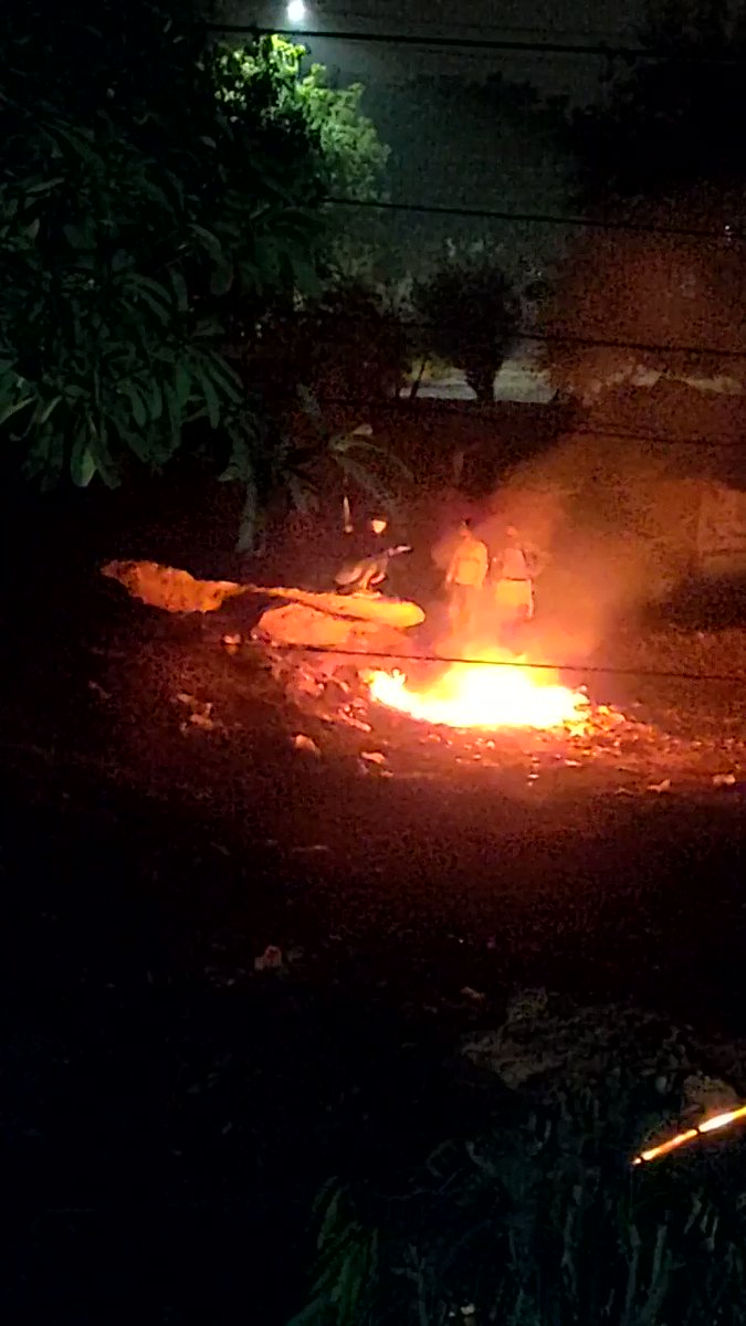 Air Pollution done by people residing in illegal encroachment area. @dm_ghaziabad @GzbNagarNigam #vasundhara #ghaziabad #airqualitycy #air #pollution #ncr