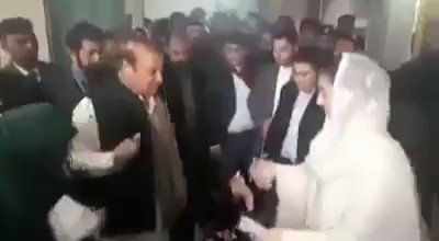 فخر میڈم ہمیں آپ پر
@MaryamNSharif
کے قائد سے آپ نے کہا کہ ورکر صبح سے ہی ورکر کو سلام کردی
اس مشکل آلات بھی آپ کو ورکر ہوں کا خیال ہے
میڈم اس لئے تو ورکر آپ سے بہت پیار کرتے ہیں