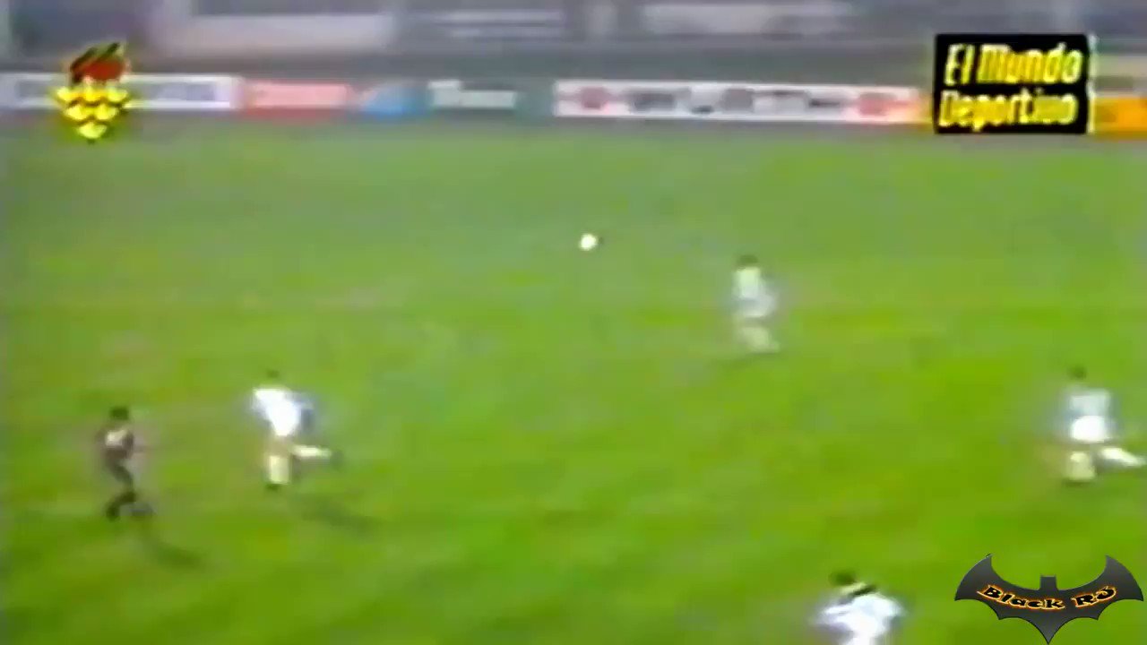  HAPPY BIRTHDAY Hristo Stoichkov turns 53 today.

Now he was some player... 