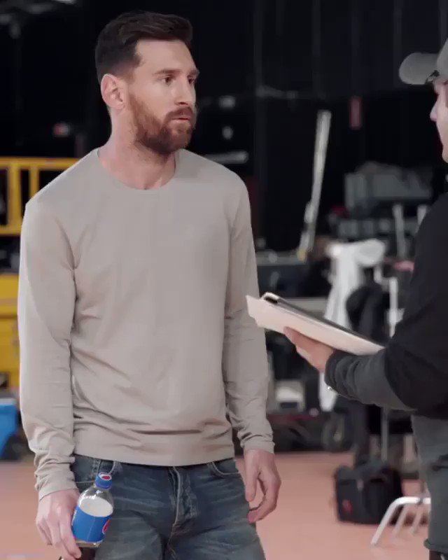 ¡Otra genialidad de Leo! 🙌⚽️
Esta vez fue para un comercial de una reconocida marca de gaseosas. 🔝😆