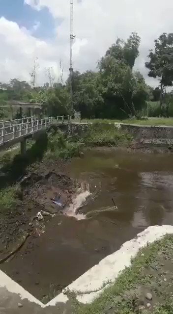 Deep sinkhole swallows up a river in Indonesia VAK4xiowpUPJI7OP?format=jpg&name=small